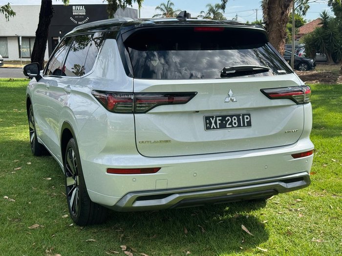 2025 Mitsubishi Outlander Exceed Tourer ZM MY25 AWD White Diamond with Black Mica Roof