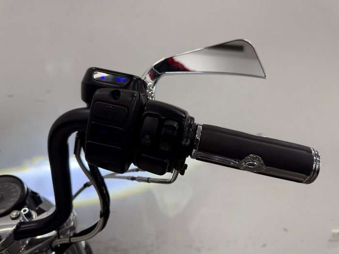 2012 HARLEY-DAVIDSON XL883L SUPER LOW White