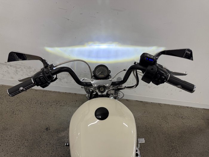 2012 HARLEY-DAVIDSON XL883L SUPER LOW White