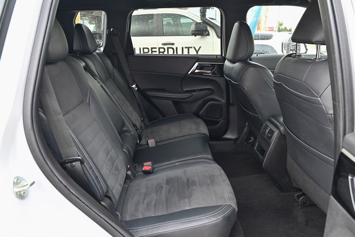 2024 Mitsubishi Outlander Black Edition