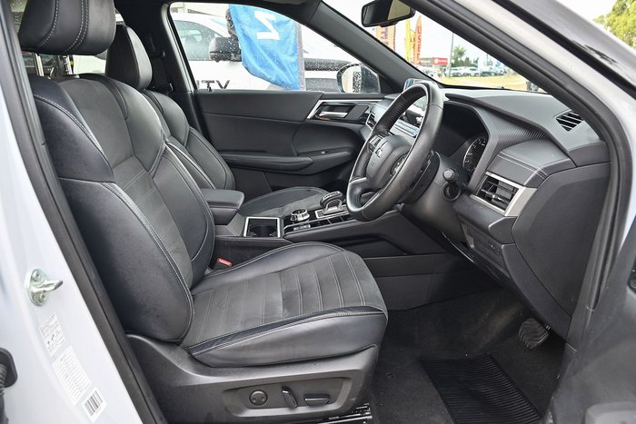 2024 Mitsubishi Outlander Black Edition