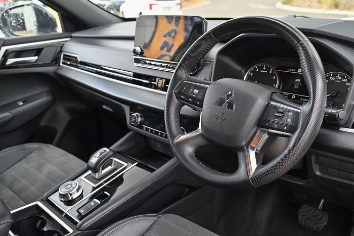 2024 Mitsubishi Outlander Black Edition