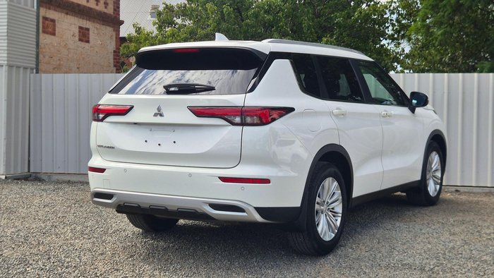 2021 Mitsubishi Outlander LS