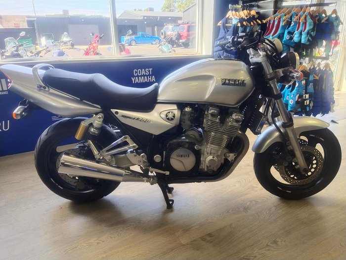 2000 Yamaha XJR1300 XJR Silver