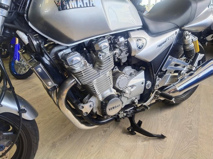 2000 Yamaha XJR1300 XJR Silver