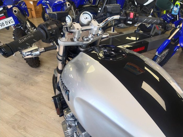 2000 Yamaha XJR1300 XJR Silver