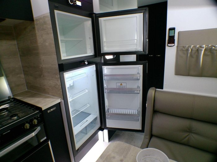 2025 Windsor Genesis 220Md 22' 3 Bunk