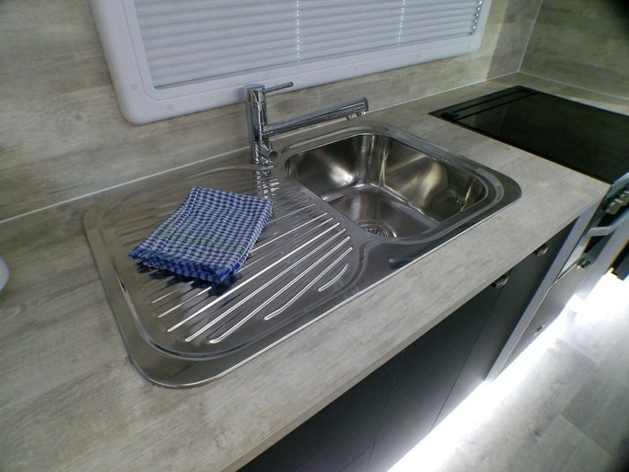 2025 Windsor Genesis 220Md 22' 3 Bunk