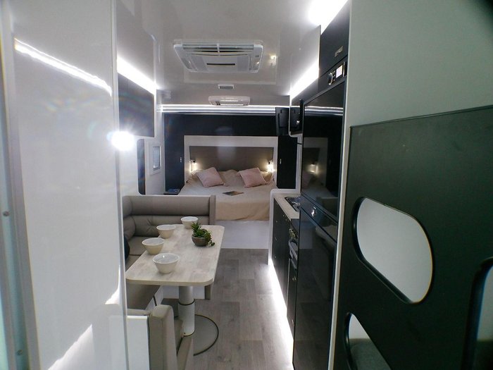 2025 Windsor Genesis 220Md 22' 3 Bunk