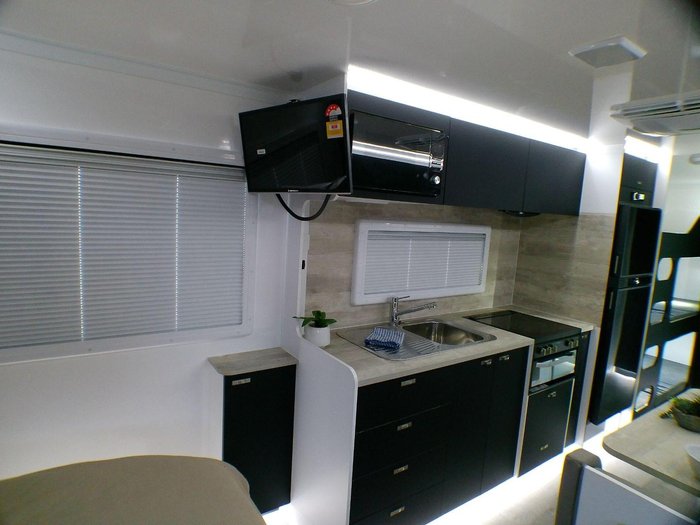 2025 Windsor Genesis 220Md 22' 3 Bunk