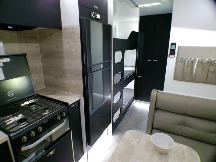 2025 Windsor Genesis 220Md 22' 3 Bunk