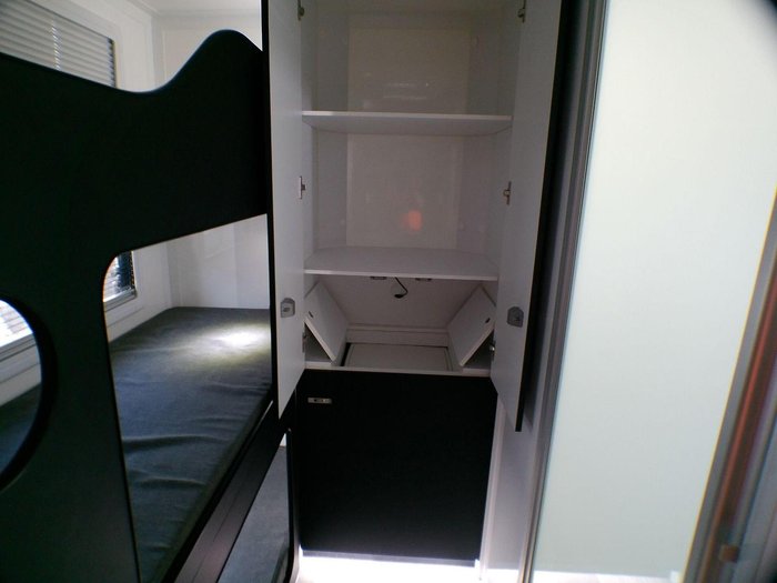 2025 Windsor Genesis 220Md 22' 2 Bunk