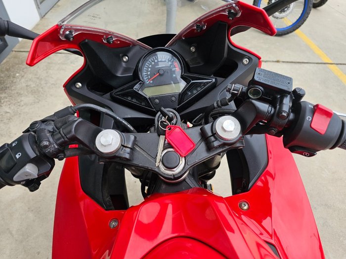 2016 Honda CBR300R Red