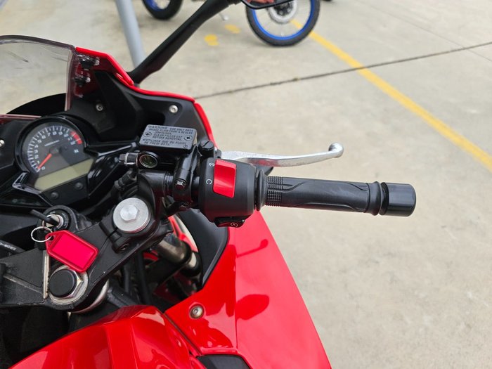 2016 Honda CBR300R Red