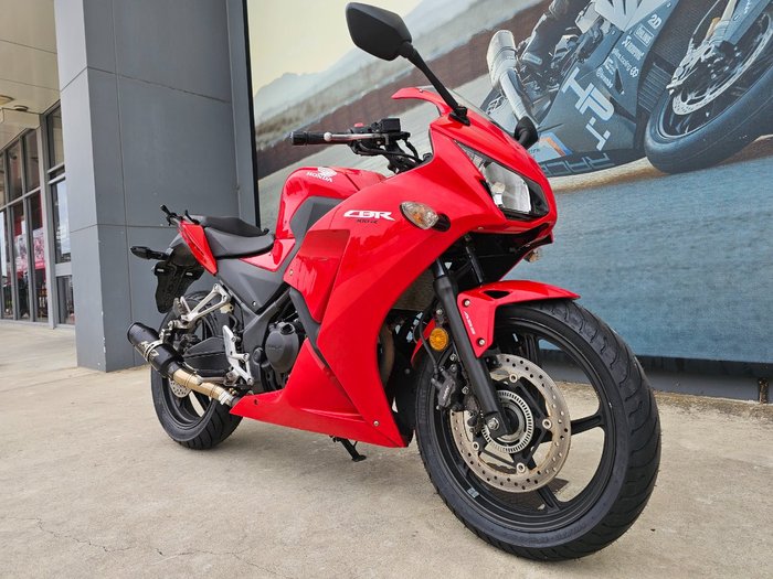 2016 Honda CBR300R Red