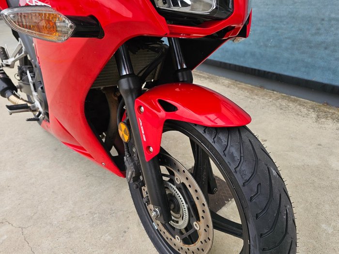 2016 Honda CBR300R Red