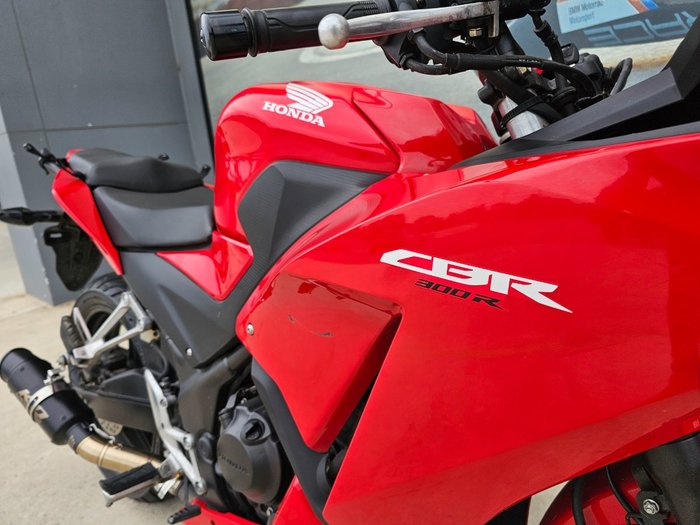 2016 Honda CBR300R Red