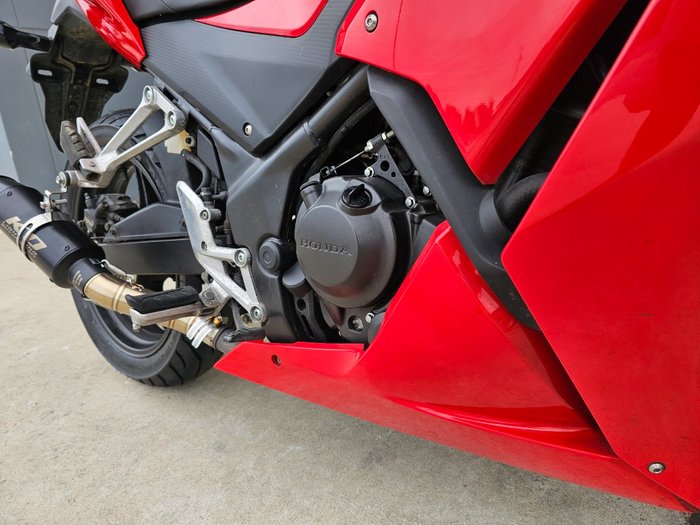 2016 Honda CBR300R Red