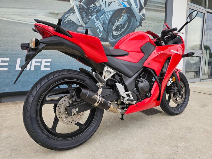 2016 Honda CBR300R Red