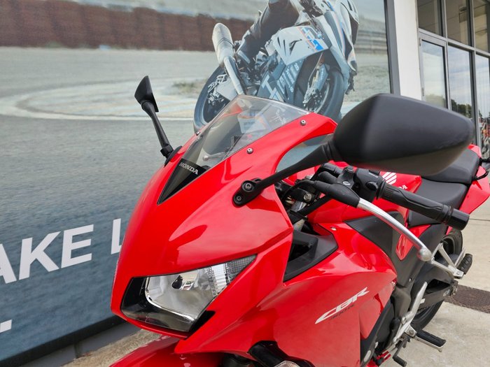 2016 Honda CBR300R Red