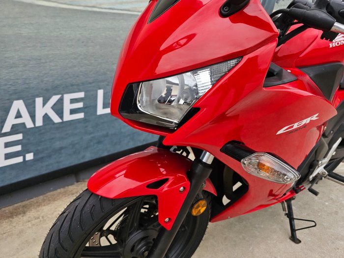 2016 Honda CBR300R Red