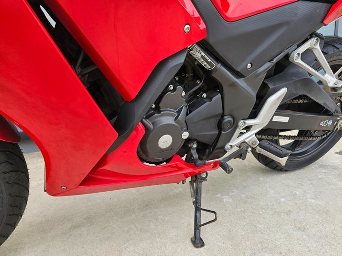 2016 Honda CBR300R Red