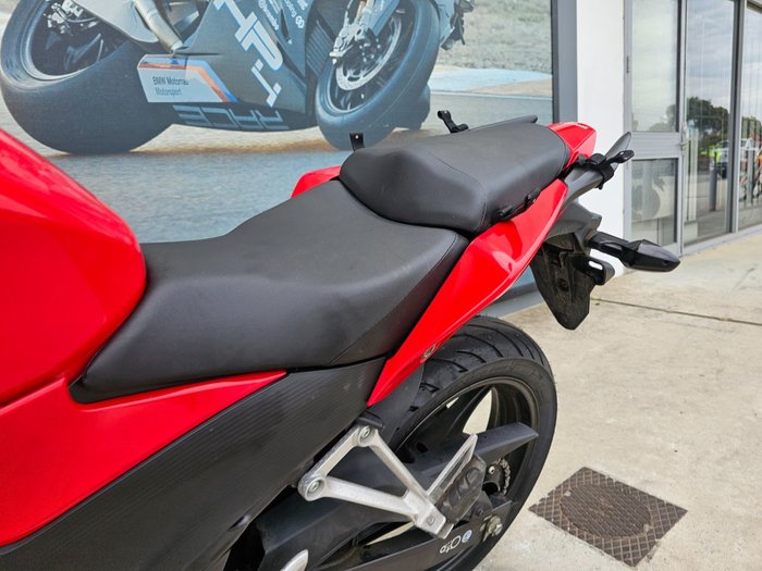2016 Honda CBR300R Red