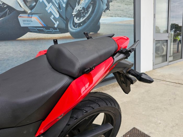 2016 Honda CBR300R Red