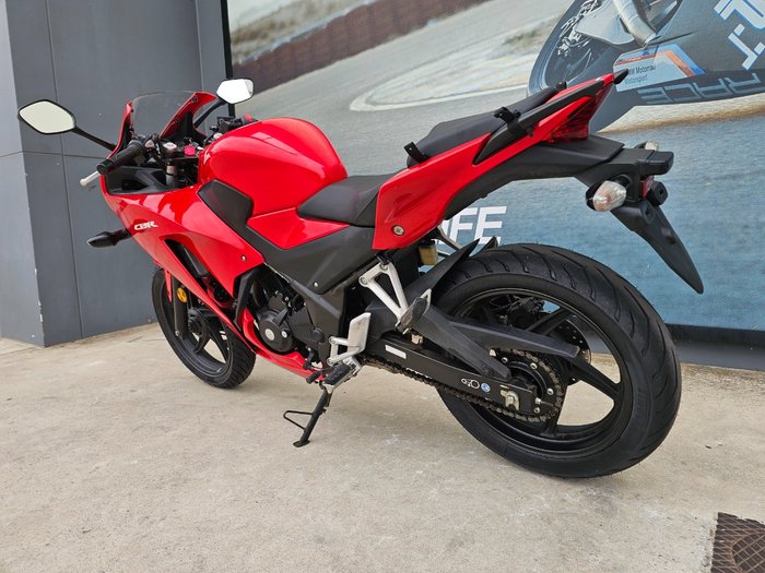 2016 Honda CBR300R Red