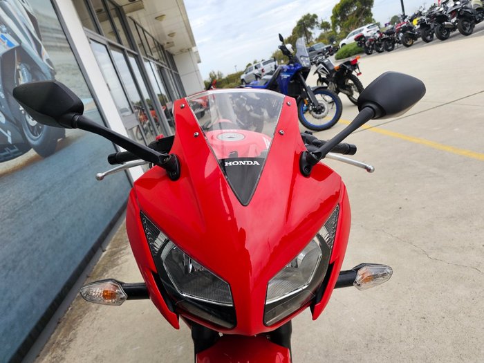 2016 Honda CBR300R Red