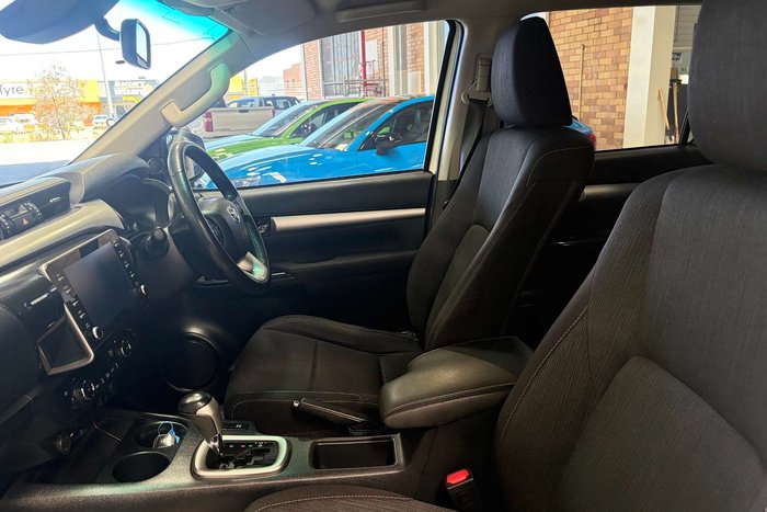 2020 Toyota Hilux SR5