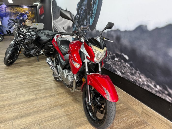 2013 Suzuki INAZUMA 250 (GW250) RED
