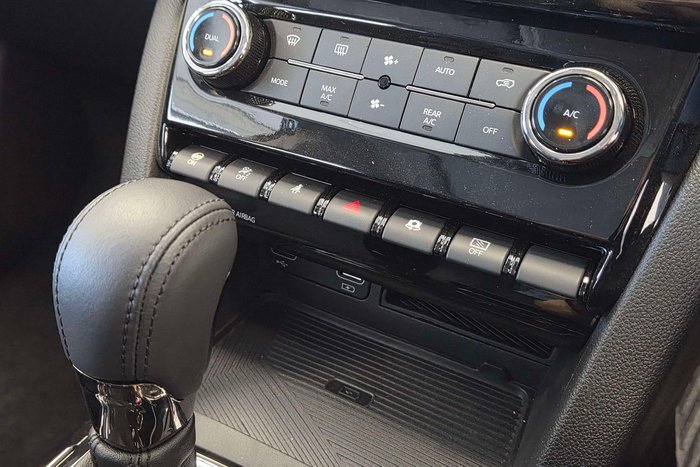 2025 Mahindra XUV700 AX7L Black Edition