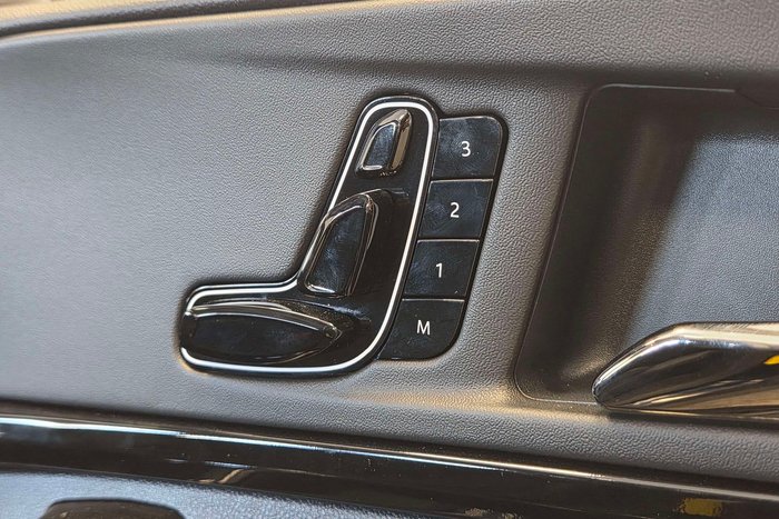 2025 Mahindra XUV700 AX7L Black Edition