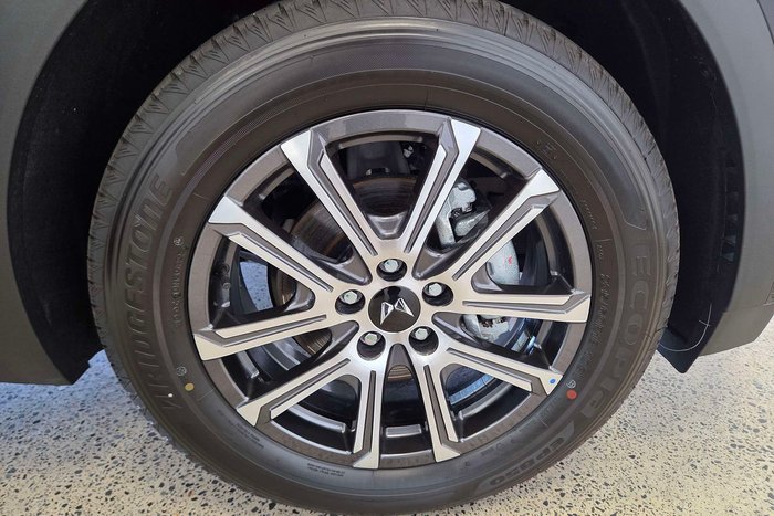 2025 Mahindra XUV700 AX7L Black Edition