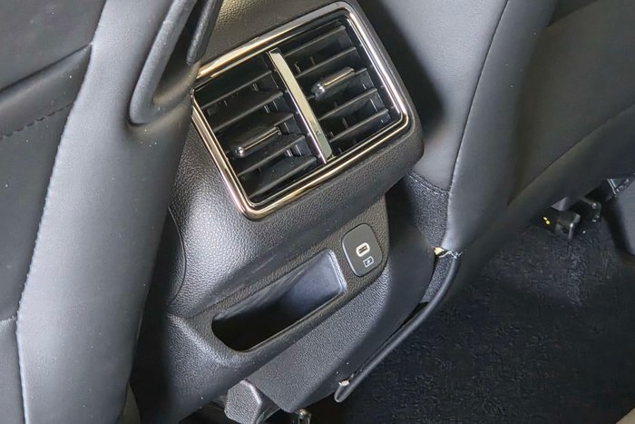 2025 Mahindra XUV700 AX7L Black Edition