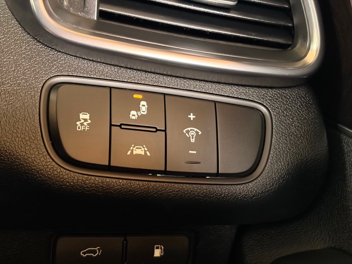 2020 Hyundai iLoad (No Badge)