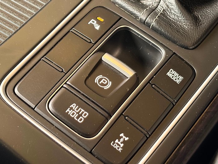 2020 Hyundai iLoad (No Badge)