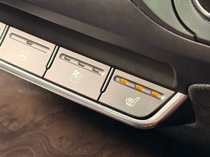 2020 Hyundai iLoad (No Badge)