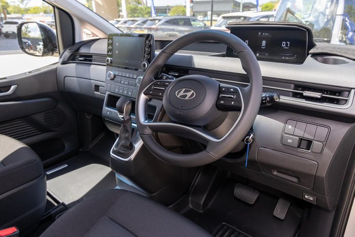 2026 Hyundai STARIA LOAD