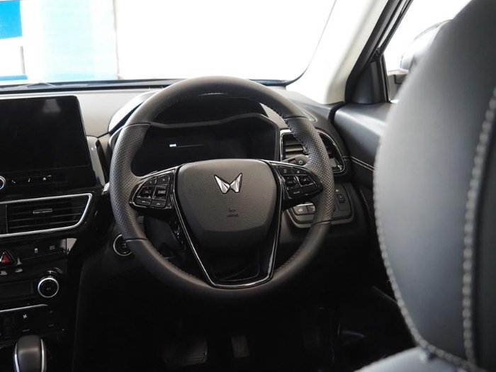 2025 Mahindra XUV3XO AX7L