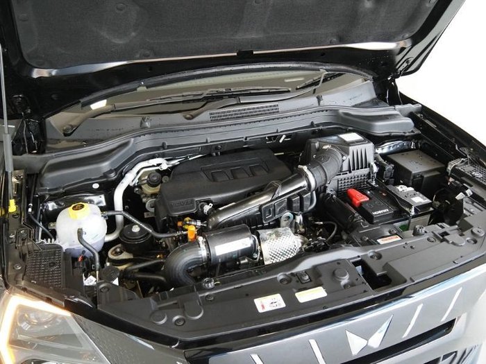 2025 Mahindra XUV3XO AX7L