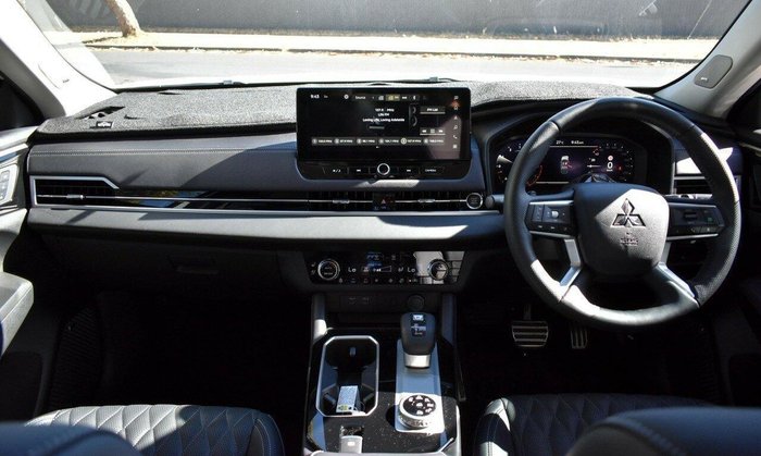 2025 Mitsubishi Outlander Exceed