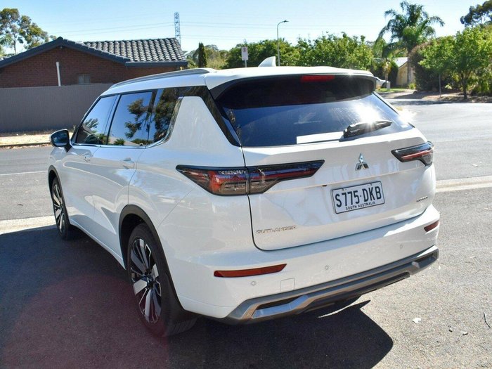 2025 Mitsubishi Outlander Exceed