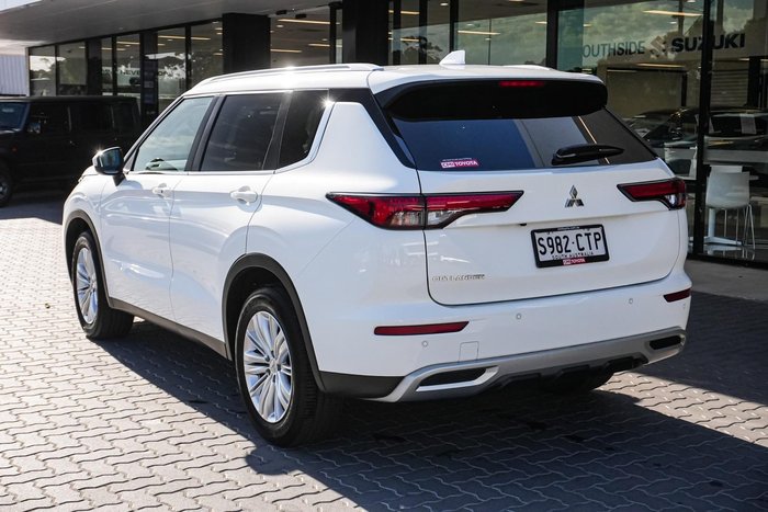 2022 Mitsubishi Outlander LS