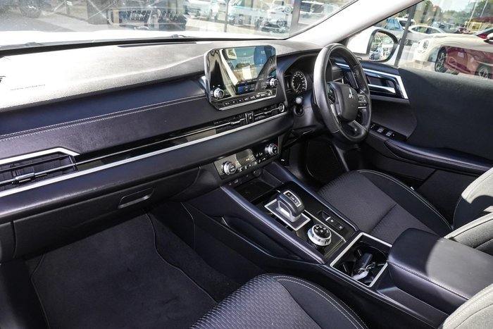 2022 Mitsubishi Outlander LS