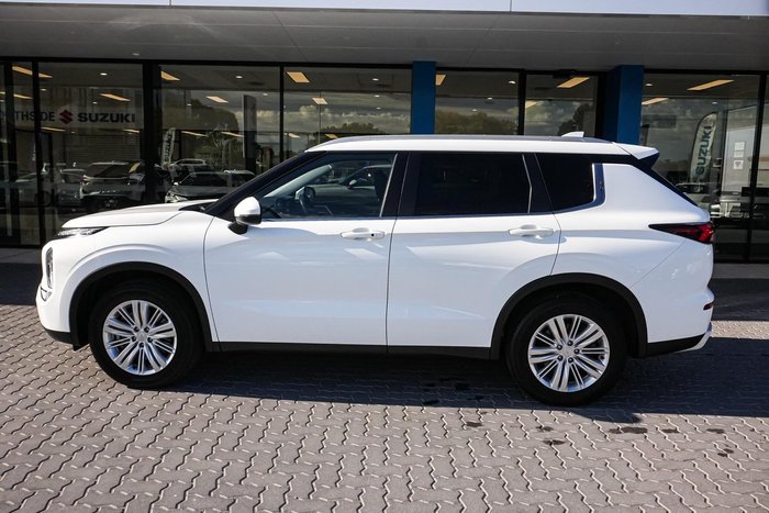 2022 Mitsubishi Outlander LS