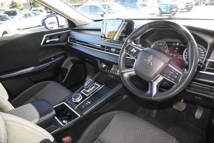 2022 Mitsubishi Outlander LS