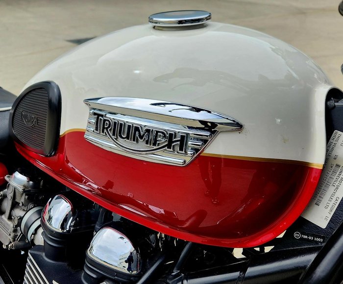 2013 Triumph Bonneville T100 (865cc) Bonneville Red