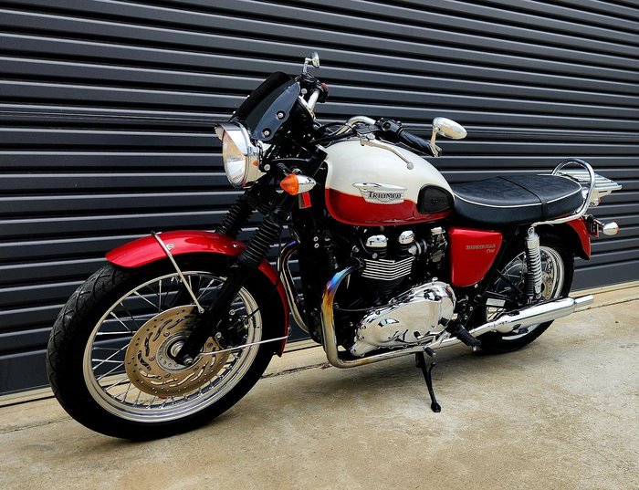 2013 Triumph Bonneville T100 (865cc) Bonneville Red